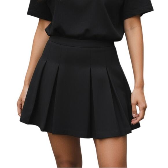 Dazy Pleated Mini Skort Size Medium Black Side Zipper Closure NWT - Picture 1 of 9